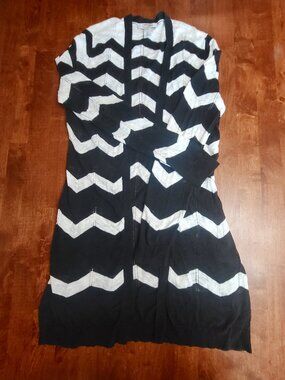 White House Black Market ~ Sz M  ~ Zig Zag Striped Cardigan ~ Good Condition